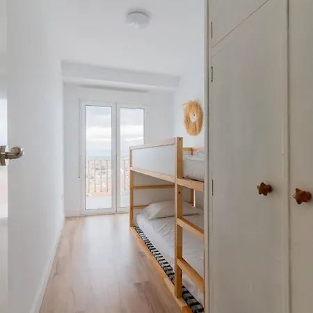 Ocean's Whisper: Les Palmeres Seaview Sanctuary Apartamento *