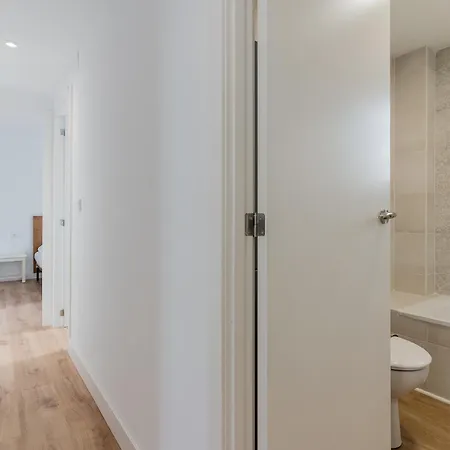 Ocean's Whisper: Les Palmeres Seaview Sanctuary Apartamento *