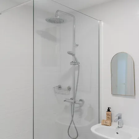 Apartamento Ocean's Whisper: Les Palmeres Seaview Sanctuary Valencia