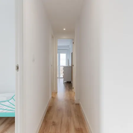 Apartamento Ocean's Whisper: Les Palmeres Seaview Sanctuary