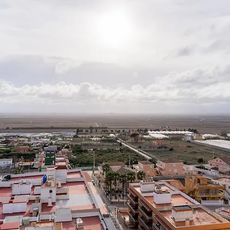 Ocean's Whisper: Les Palmeres Seaview Sanctuary Apartamento *