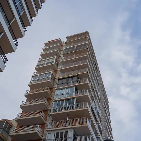 Apartamento Ocean's Whisper: Les Palmeres Seaview Sanctuary