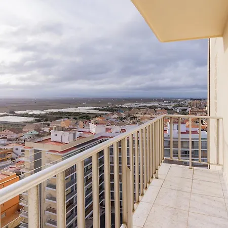 Ocean's Whisper: Les Palmeres Seaview Sanctuary Apartamento